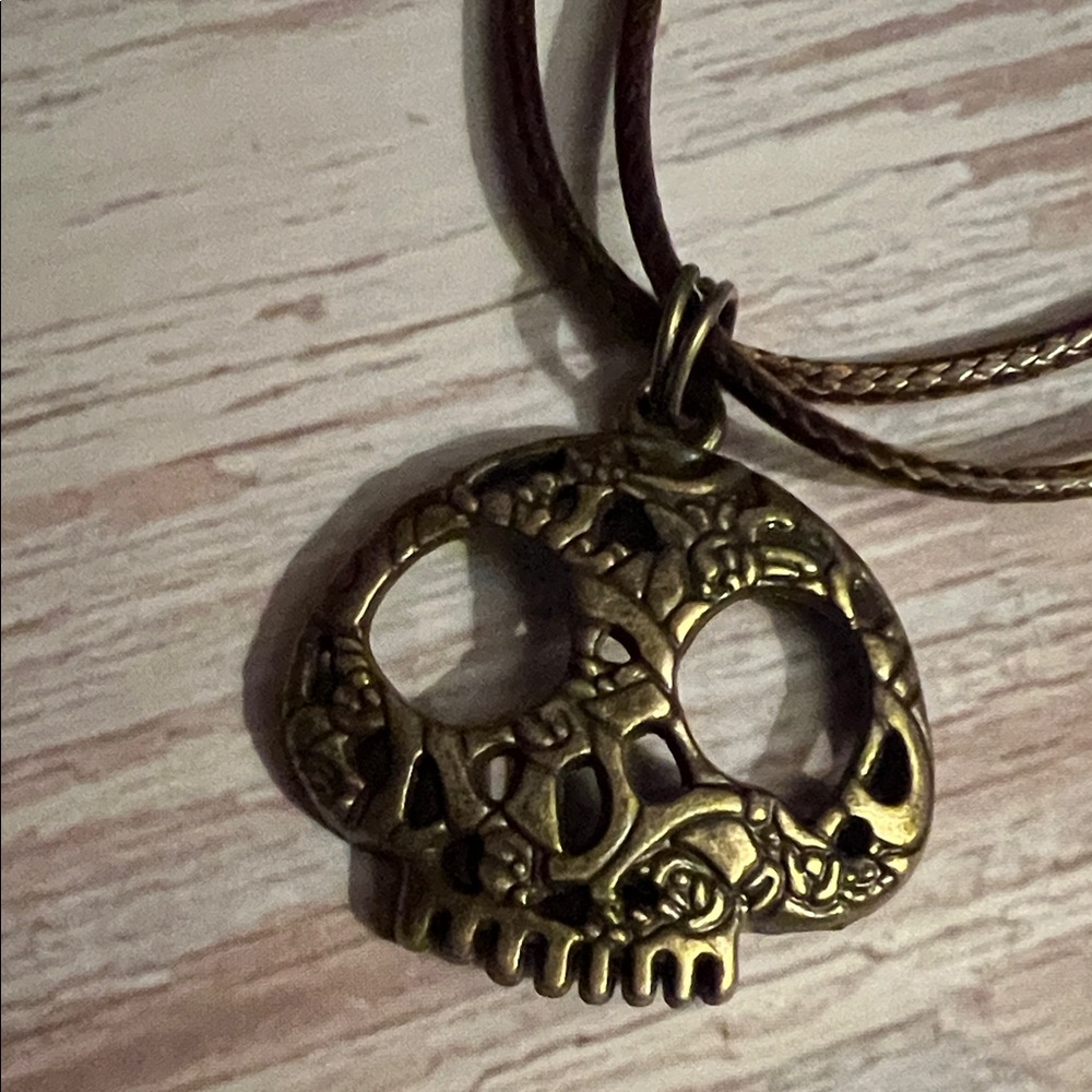 NWT Antique Gold Skull Pendant Necklace